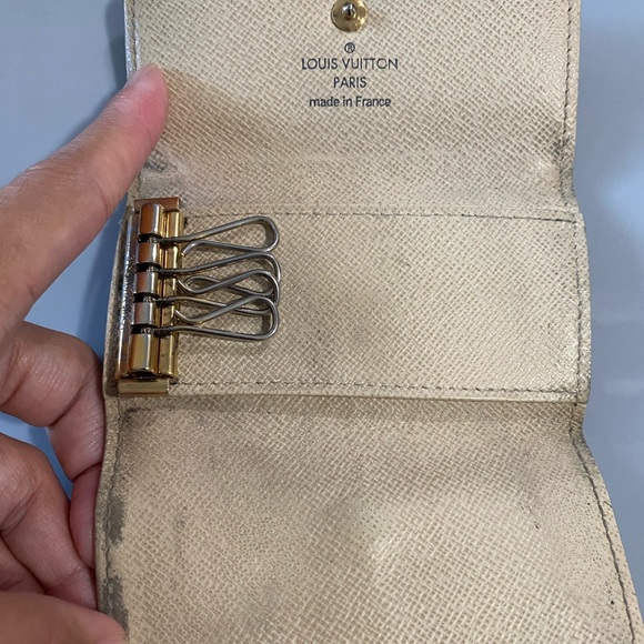 Authentic, Louis Vuitton, Damier Azuzr 4-Hooks Key Case 4.5in x 2.5in (CT4089`) - Picture 5 of 7
